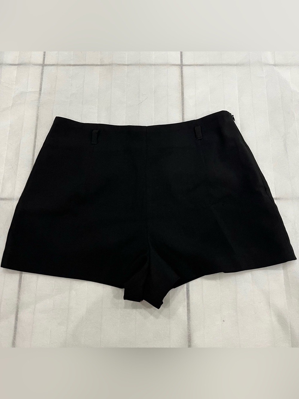 Forever 21 Black High-Waist Tailored Shorts size medium